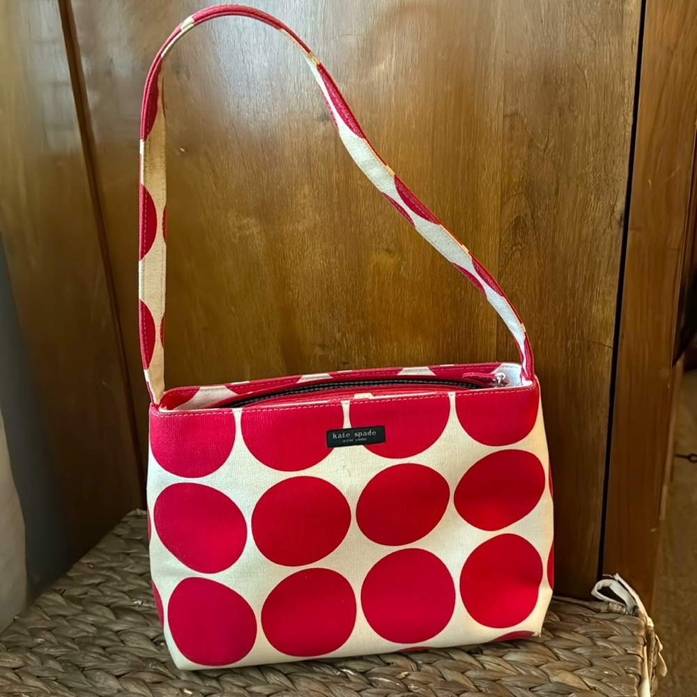 Vintage late 90s Y2K Kate Spade shoulder purse. This purse was iconic in FRIENDS